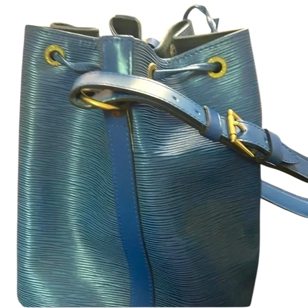 Vintage Louis Vuitton Epi blue leather bag with COA included